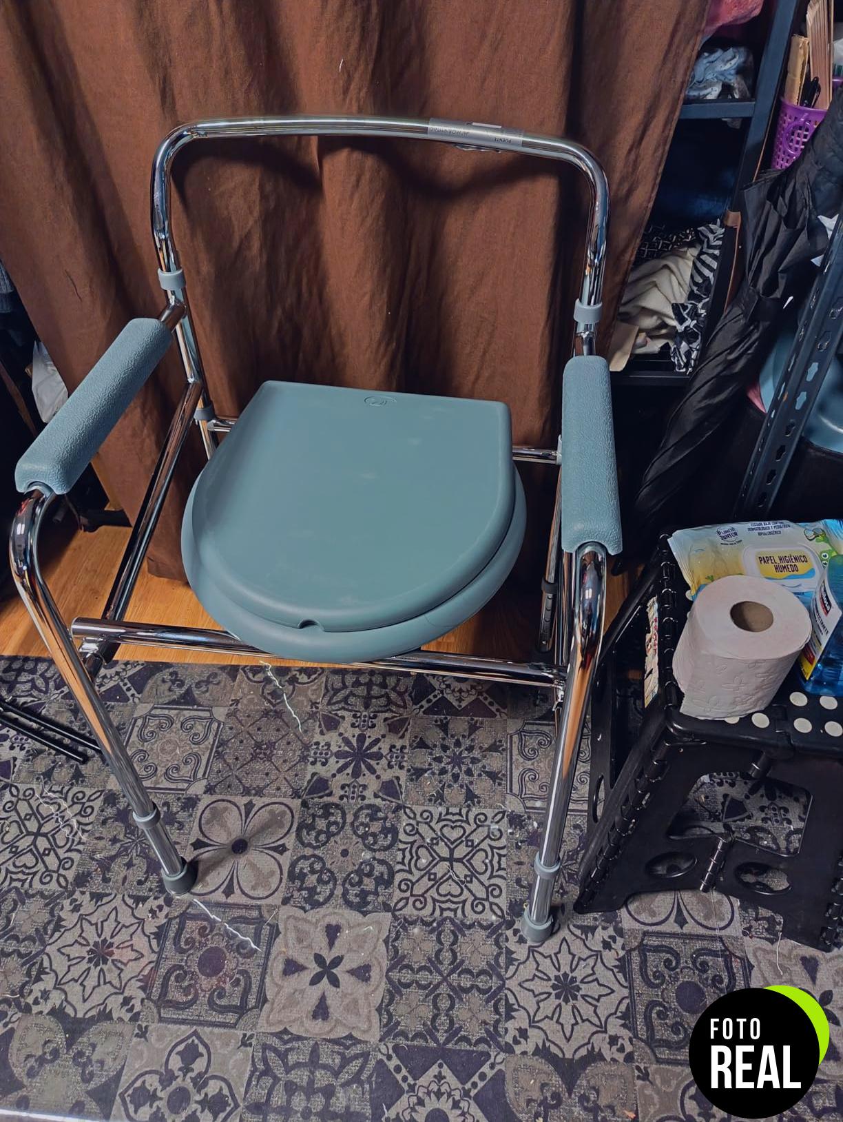 mobiclinic-silla-wc-portable-gris-foto-3